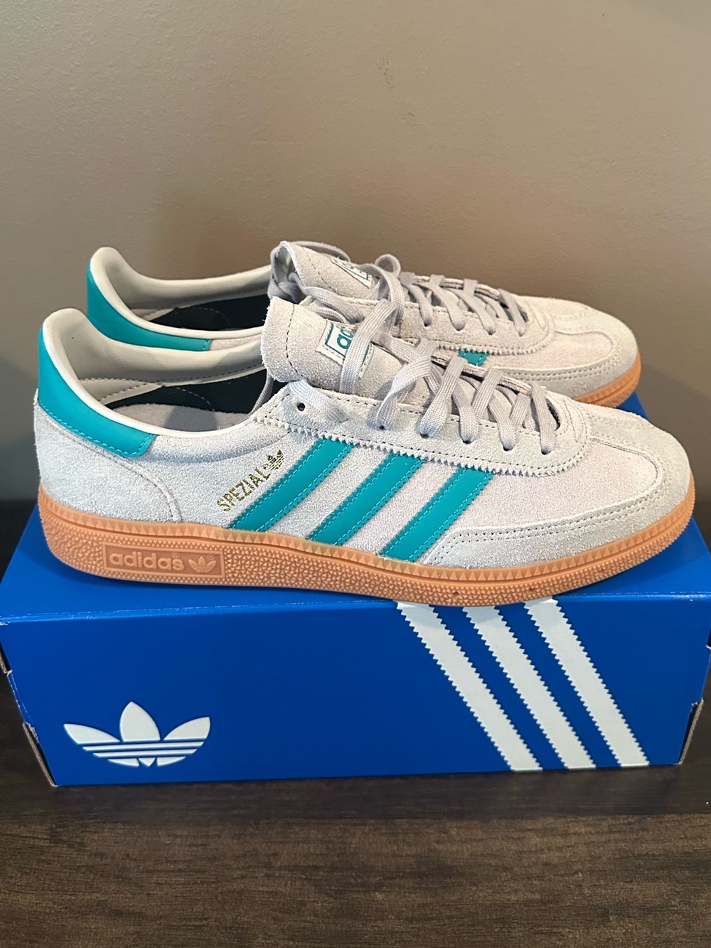 NEW  Adidas Handball Spezial shoes